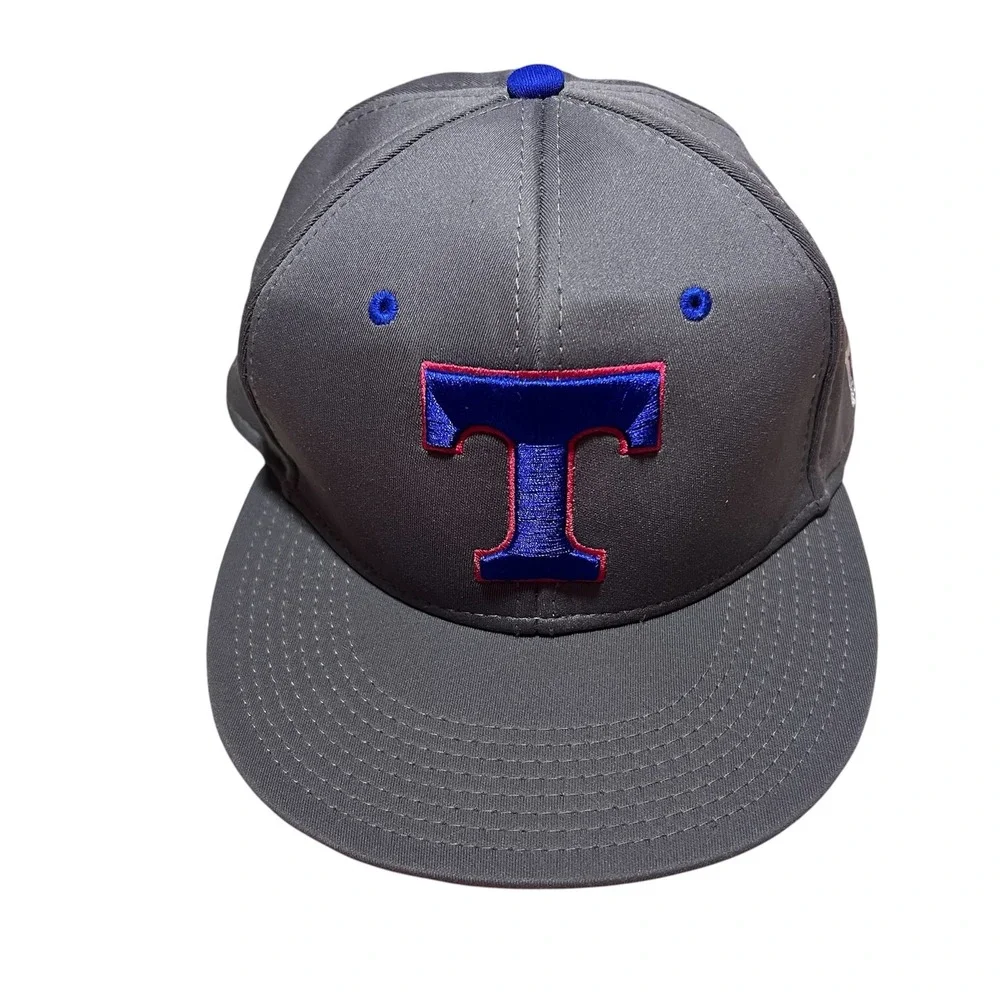 The Game Pro Texas Rangers Fitted‎ Baseball Hat Grey Blue Red Size 7 GP400 Cap